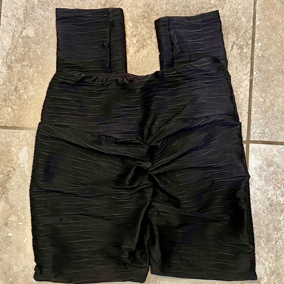 High Waist Scrunch Butt Leggings - LARGE - Picture 9 of 13